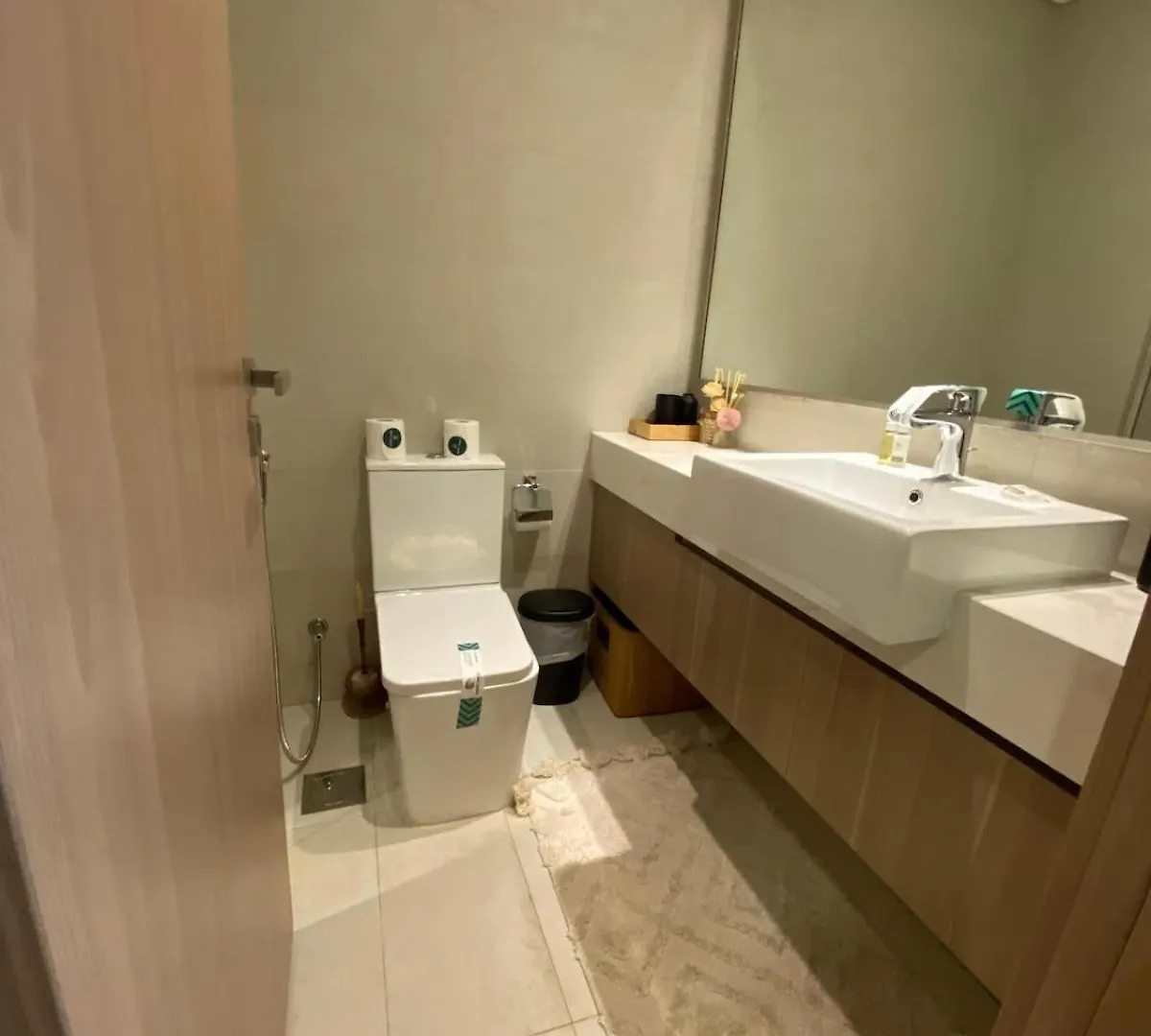 Stylish Studio With Pool And Gym Access Dubai Apartment