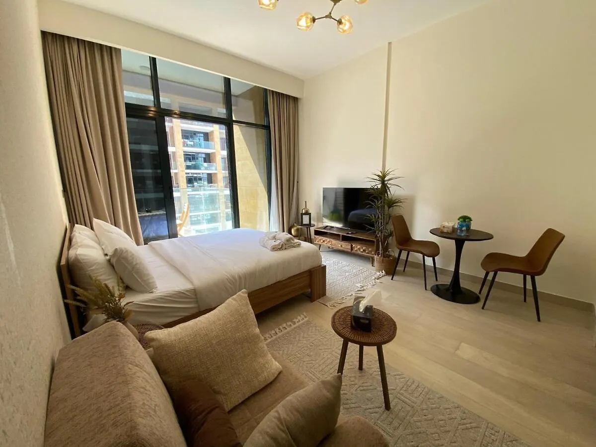 Stylish Studio With Pool And Gym Access Dubai